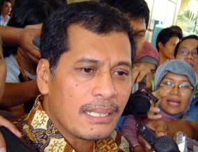 KPK Periksa Nurdin Halid