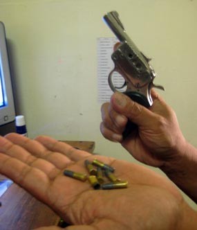 Senpi Polisi Pamekasan Ditarik