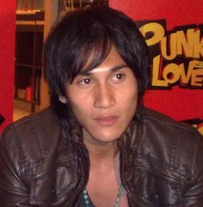 Vino G Bastian Asyik Syuting Bareng Polisi