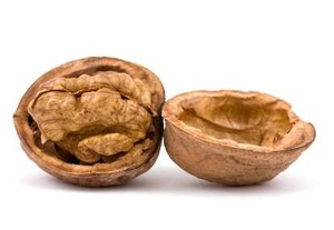 Kacang Kenari Bisa Cegah Kanker Payudara