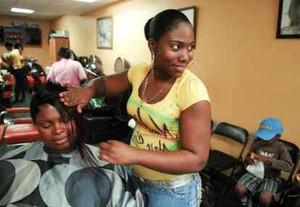 Perempuan Lebih Senang Curhat di Salon