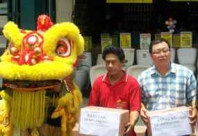 Kumpulkan Dana Bantuan, Warga Keturunan Cina Gelar Barongsai