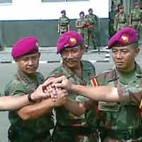 Dua Tongkat Komando Korps Marinir Surabaya Berganti