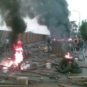 Warga-Satpol PP Capai Sepakat, Jalan Cacing Dibuka 