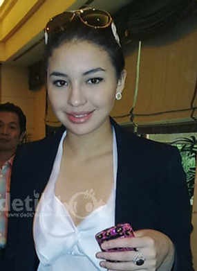 Manohara Ganggu Penutupan Munas Golkar