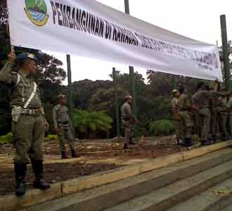 Satpol PP Segel Tangkuban Parahu