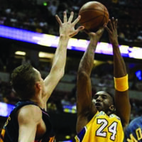 Warriors Atasi Lakers