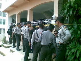 Kamar SZ dan Syahrir Ditutup Tripleks dan Dipalang Kayu