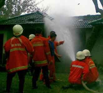 Gudang thinner Terbakar