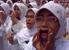 Ratusan Santri Histeris Sambut Bebasnya Syekh Puji