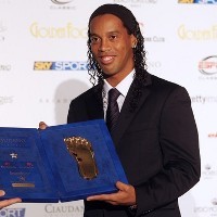Kaki Emas untuk Ronaldinho