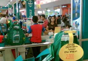 Pedagang Asongan Tuntut Carrefour di Palembang Square Ditutup