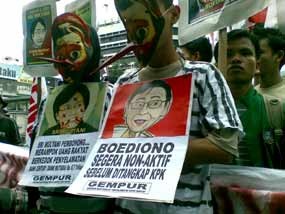 Tuntut Sri Mulyani & Boediono Diperiksa, Gempur Demo Tumpak Cs