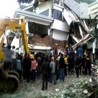 PBB & Menkeu Jepang Kunjungi Lokasi Gempa Padang