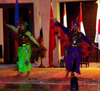 Tari Merak Meriahkan Asian Festival