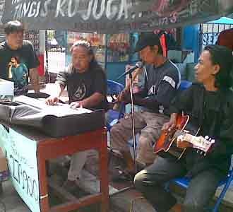 Pengamen Peduli Gempa Sumbar