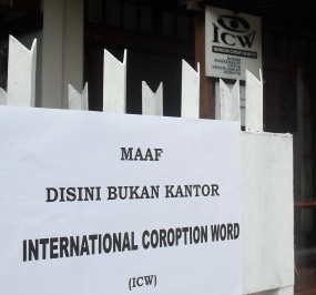 Pasang Papan Coroption Word, ICW Sindir Polisi