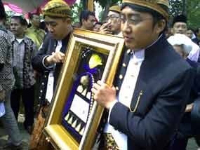 SBY dan JK Tiba di Masjid Al Munawwaroh