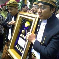 SBY dan JK Tiba di Masjid Al Munawwaroh