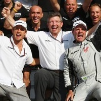 Barrichello Menang, Button Juara