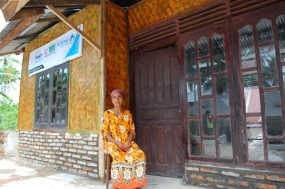 Rumah Darurat Pertama Berhasil Dibangun dari Sisa Reruntuhan 