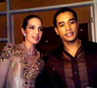Nia Ramadhani Dilamar Ardhie Bakrie