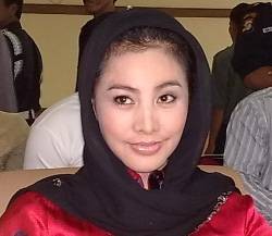 Cici Paramida Tuding Suami Cari Sensasi