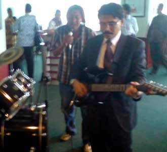 Akhiri Tugasnya, Adhyaksa Dault Bernyanyi