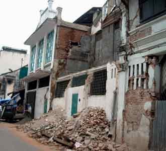 Gedung Tua Padang Pasca Gempa