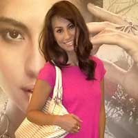 Davina Nikmati Bermain Lumpur di Hutan