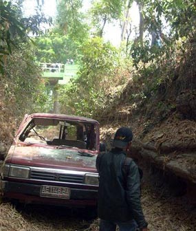 Mobil Rombongan Mahasiswa UNS Nyemplung Sungai