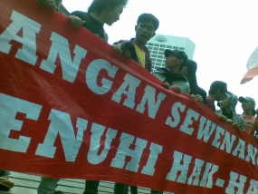 Ratusan Oposan Demo di HI, Jl Thamrin Macet