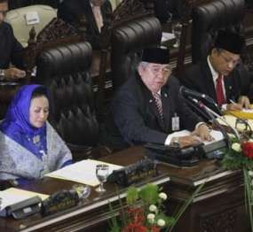 Masyarakat Sesalkan Taufiq Kiemas Belepotan 