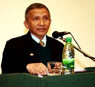 Amien Rais Ngajar di Slovakia 