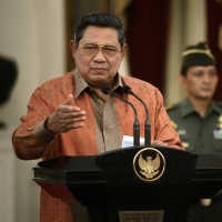 Terpilih Jadi Mensos, Salim Segaf Cium Tangan Mertua
