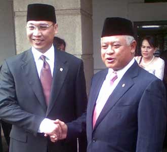 Purnomo Serahkan Jabatan ke Darwin