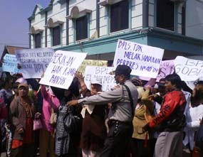 Tuntut Bansos, Korban Lumpur Geruduk Kantor BPLS