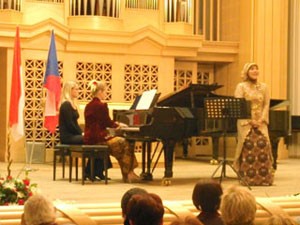 Pesona Magis Aning Katamsi di Ambassador Concert Series