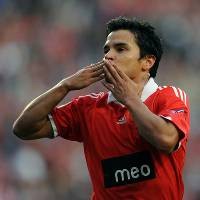 Everton Terbantai di Markas Benfica