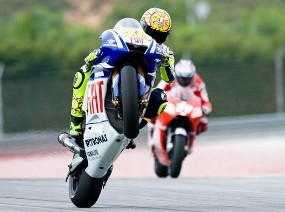 Rossi Keempat karena Pakai Ban Lama