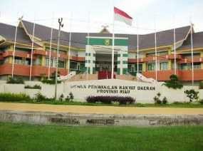 Mobil Dinas Ketua DPRD Riau Senilai Rp 1,8 M