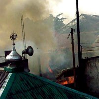 Sebuah Rumah di Pal Batu Terbakar 