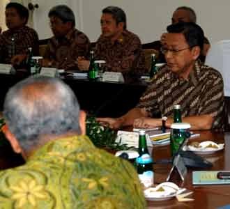 Boediono Pimpin Rapat Koordinasi