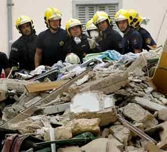 Gedung Runtuh, 5 Orang Tewas
