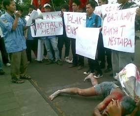 Korban Gempa Belum Tertangani, Menteri Naik Gaji Didemo