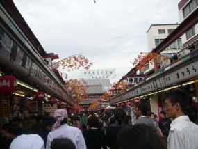 Dipaksa Belanja di Kuil Asakusa