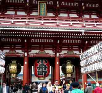 Mengunjungi Kuil Asakusa Tokyo