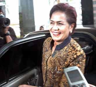 Miranda Goeltom Penuhi Panggilan KPK
