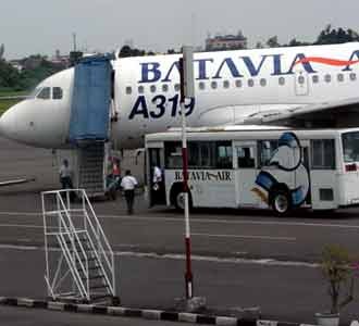 Batavia Air Rusak Saat Mendarat