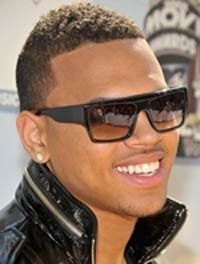 Chris Brown Promosi Album Baru di Twitter